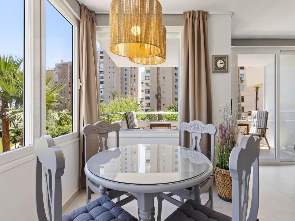 Sunny Apartment near Playamar Beach - 4