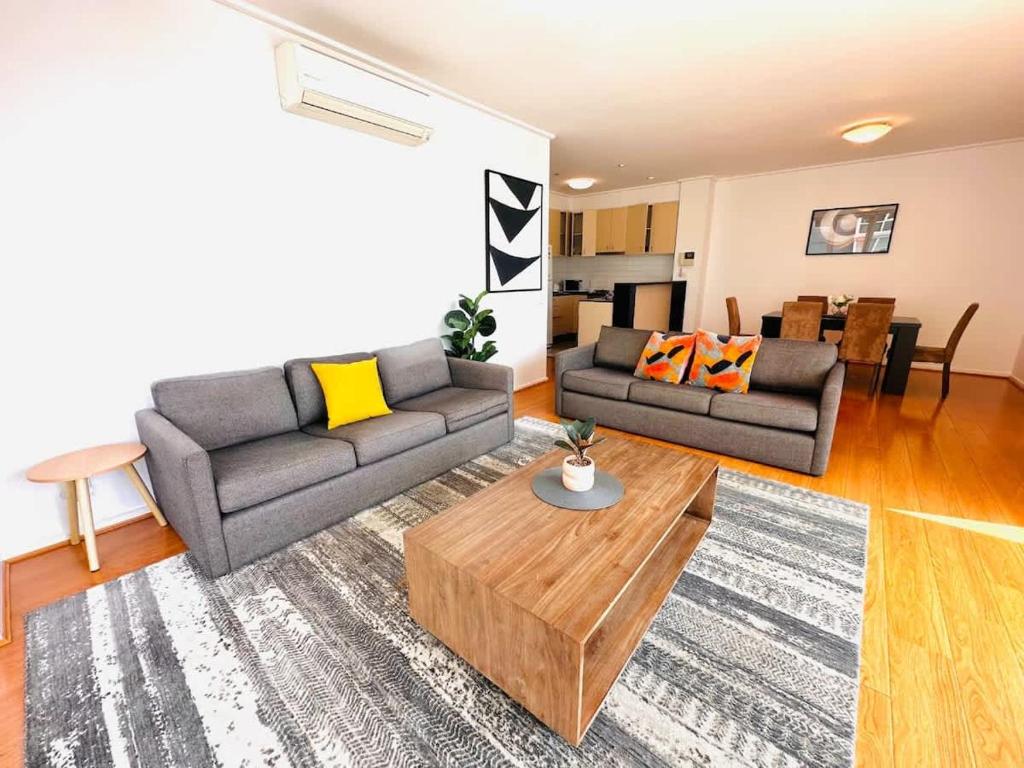 Centurion - 13th floor Southbank Apt with parking, Melbourne