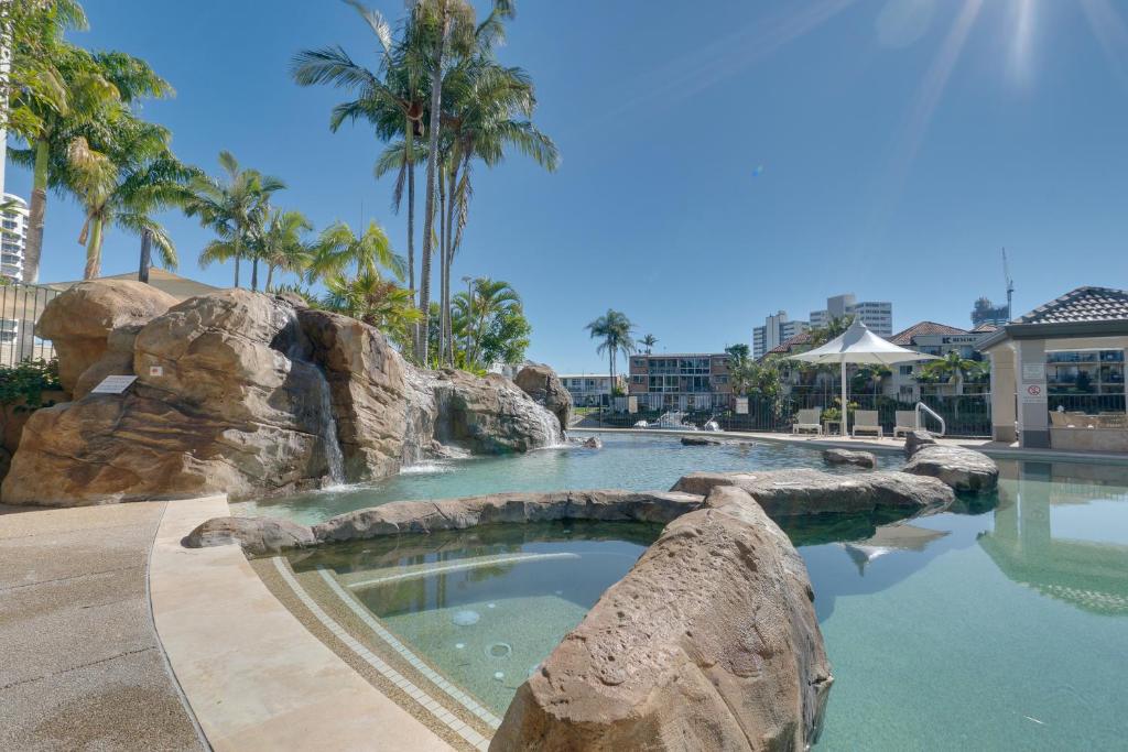 Discounted Palm View Studio with Pool And Spa, Gold Coast