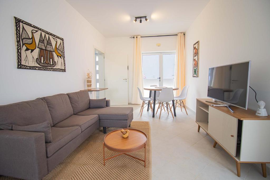 Modern Gateway, Santa Maria