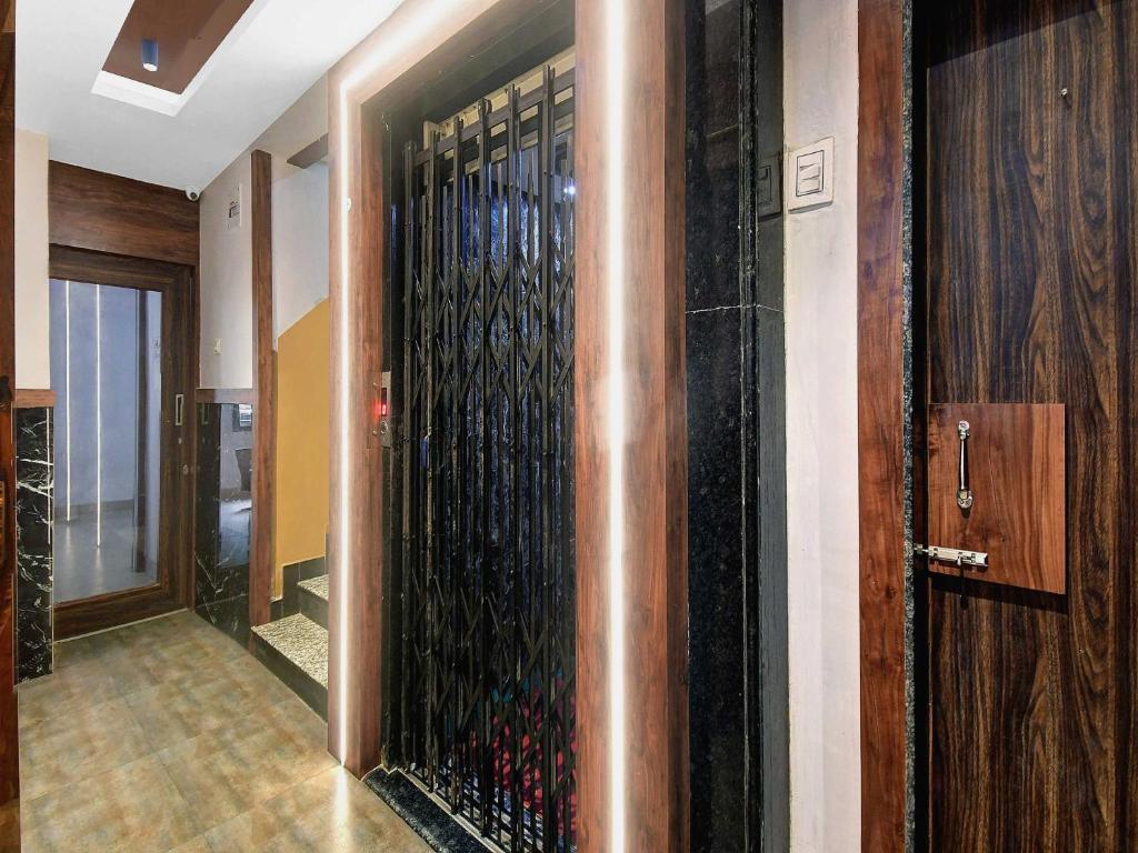 フロント・ロビー