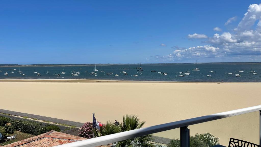 Première ligne - Vue mer exceptionnelle - Accès direct plage - Grand balcon - Parking privatif clos - Tout à pieds - 2