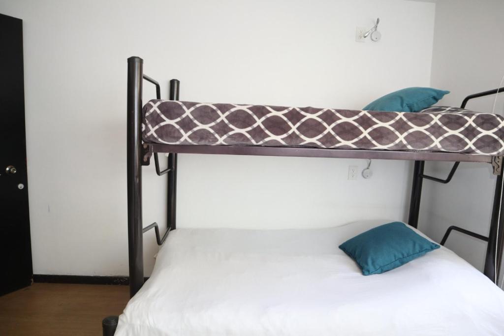 Hermosa Habitación con balcon cama mat y litera Polanco - 2