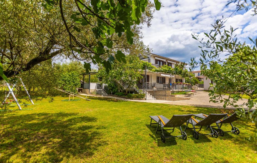 Lovely Apartment In Malinska With Wifi, Malinska