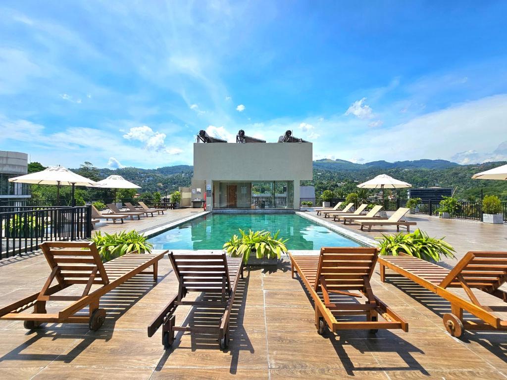 Oak Ray Regency, Kandy