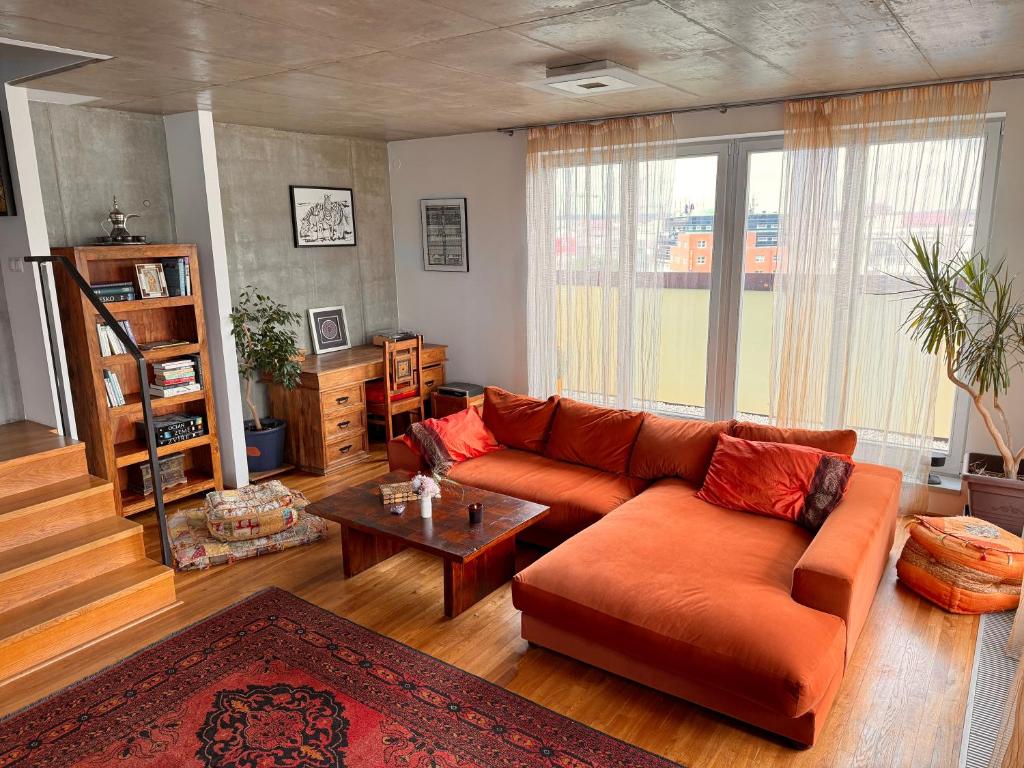 LOcelot Premium 2 floor Apartment near O2 Arena, Praga