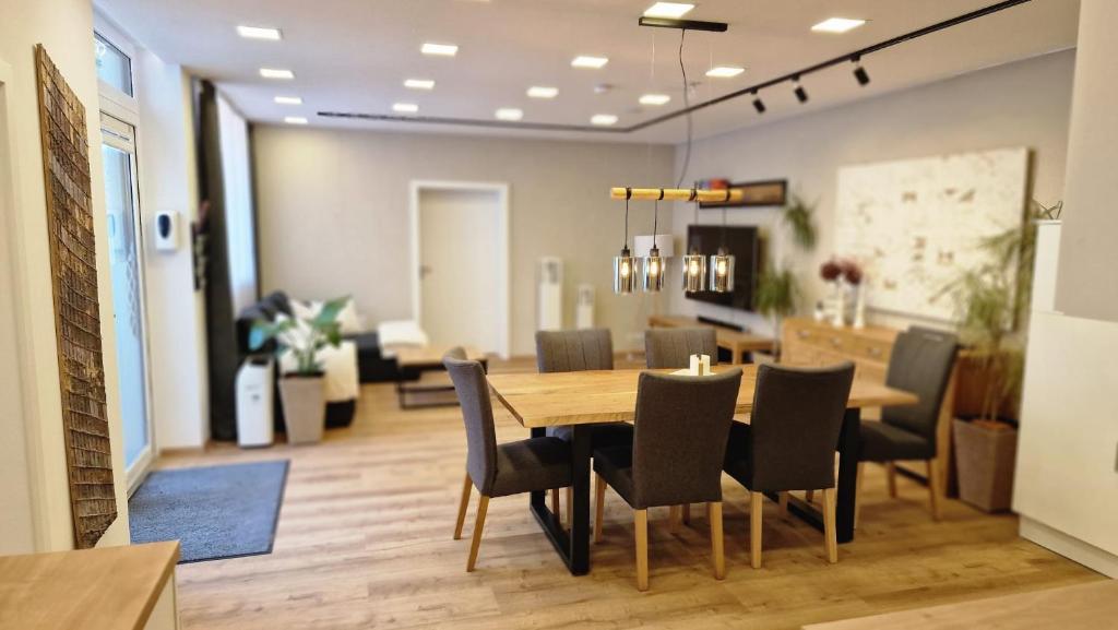 AUXBRG - 4 Zimmer, XL Terrasse, 65 Zoll TV, PS4, Augsburg