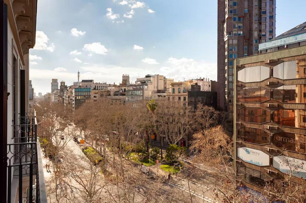 Balcón, WiFi y aire acondicionado en Plaza Cataluña - 4