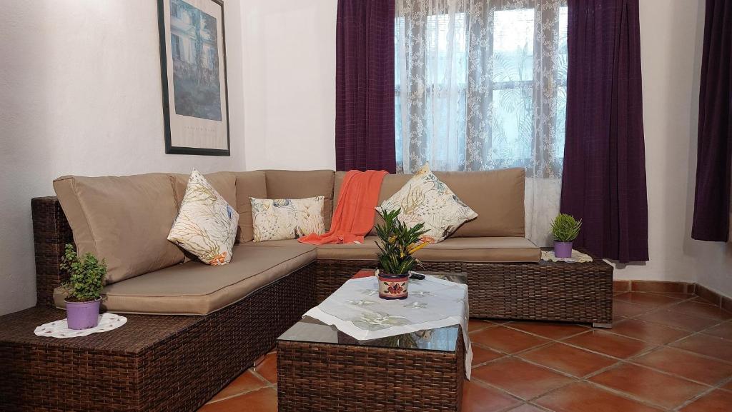 Ferienwohnung mit kleiner Innenhof-Terrasse im mediterranen Stil - 2