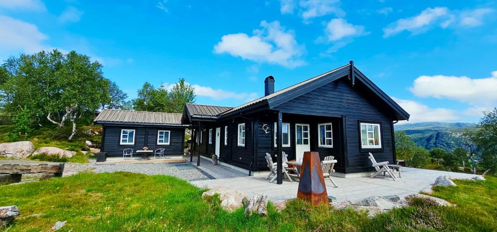 Sinnes near Kjerag, Tjørhom