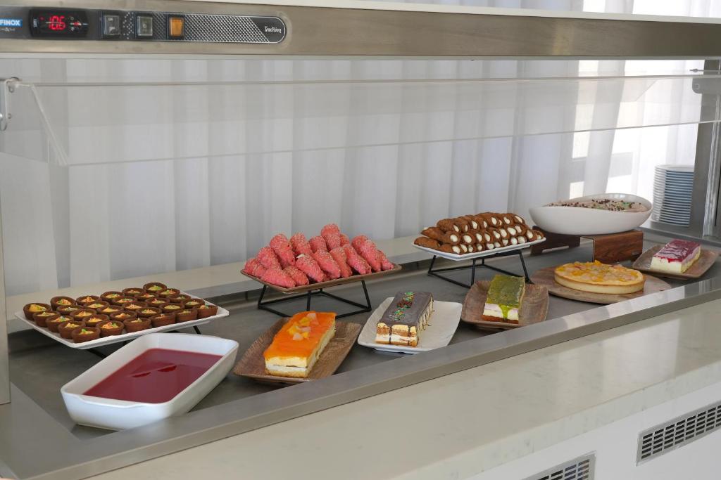 Nelia Sea Breeze — Restauracje i bary in Ayia Napa, Region Famagusta