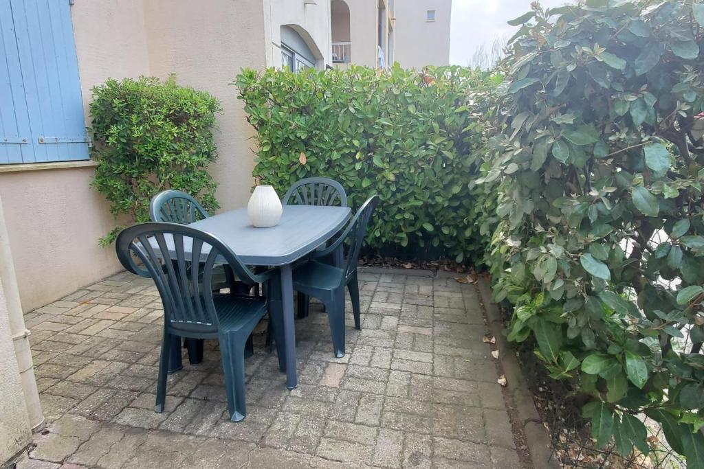 Centrally located apartment with swimming pool - 2