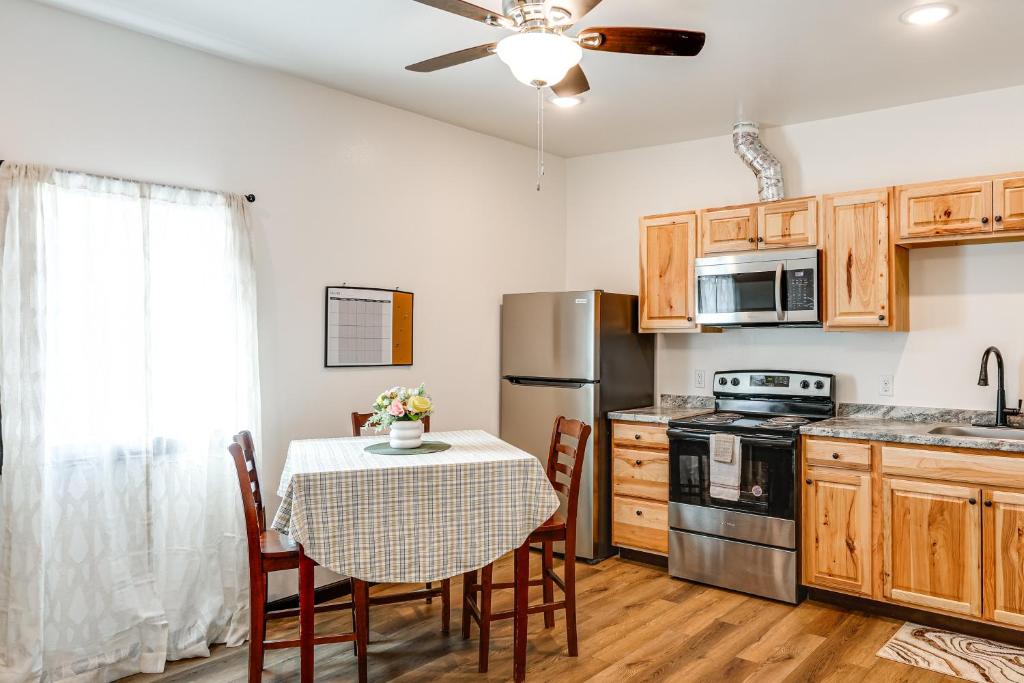 Less Than 2 Mi to Dtwn Pet-Friendly Getaway in Fairbanks, Fairbanks