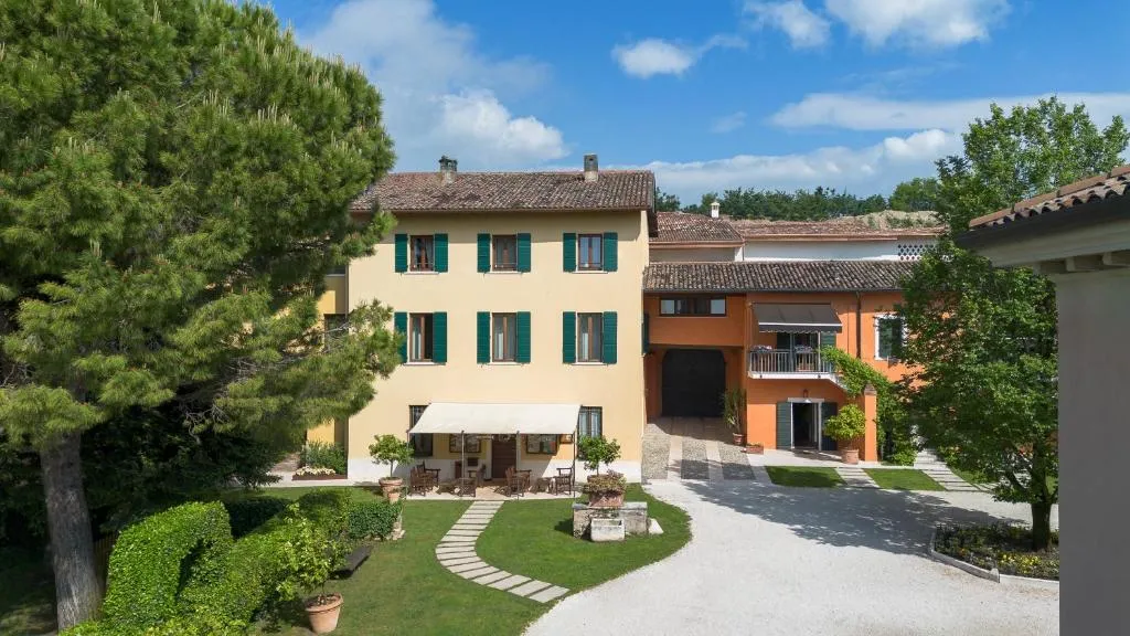 Agriturismo La Filanda, hotel v destinaci Manerba del Garda