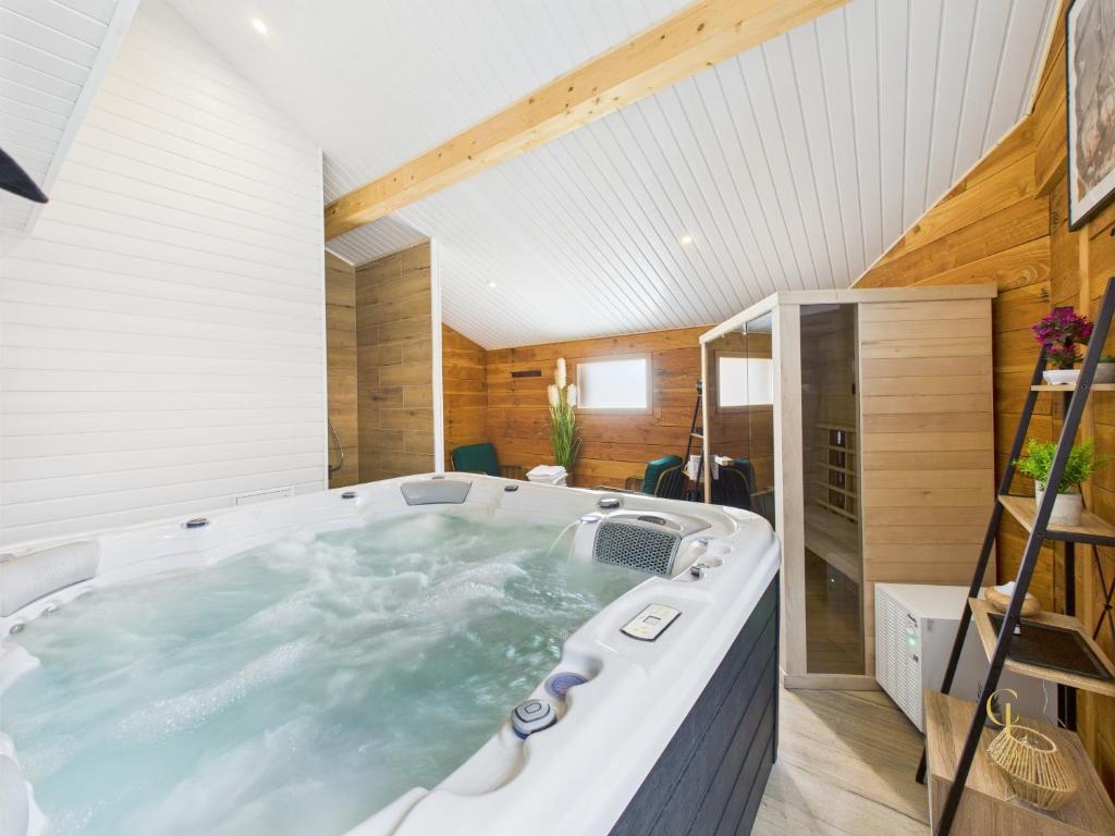 Le Chalet du Père Michel, Jacuzzi, Sauna, Jardin - 4