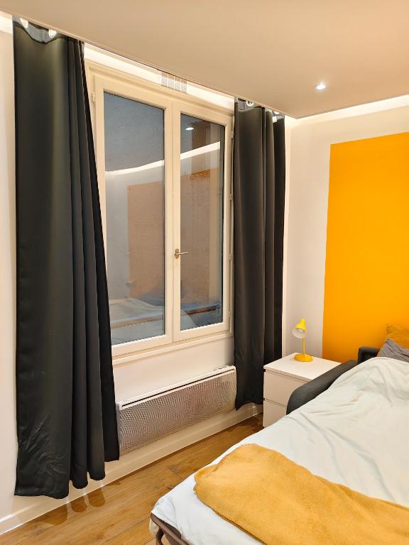 Jolie Montorgeuil, Paris
