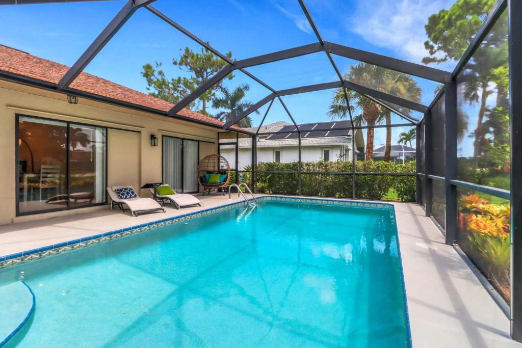 High Tide - 3 Br Sleeps 6 - Private Pool - Games, Naples