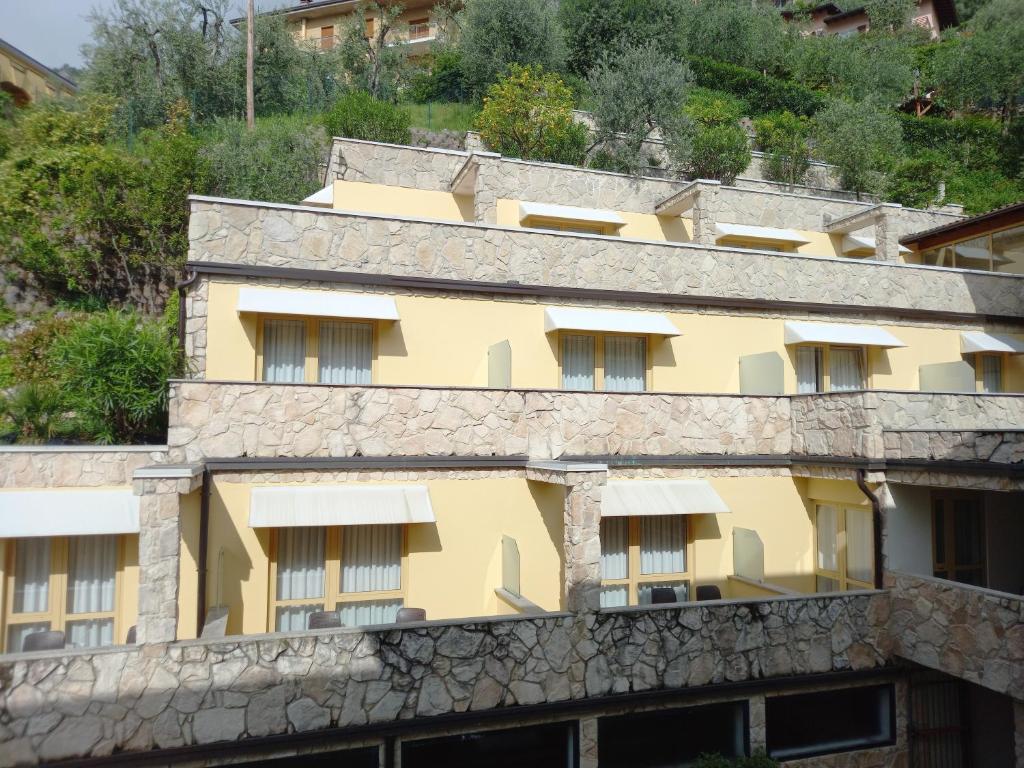 Hotel Florida — Hotel building in Limone sul Garda, Lombardy