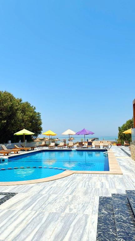 Luxury apartment with beautiful view and free private beach, Hurghada