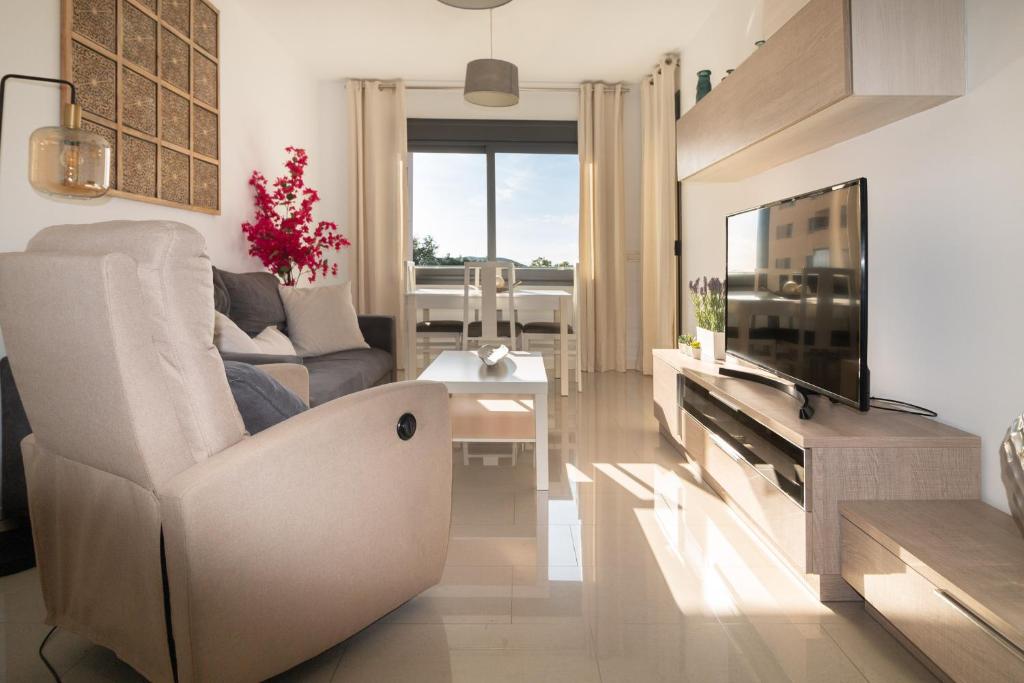 Beautiful apartment with pool and gardens - 2