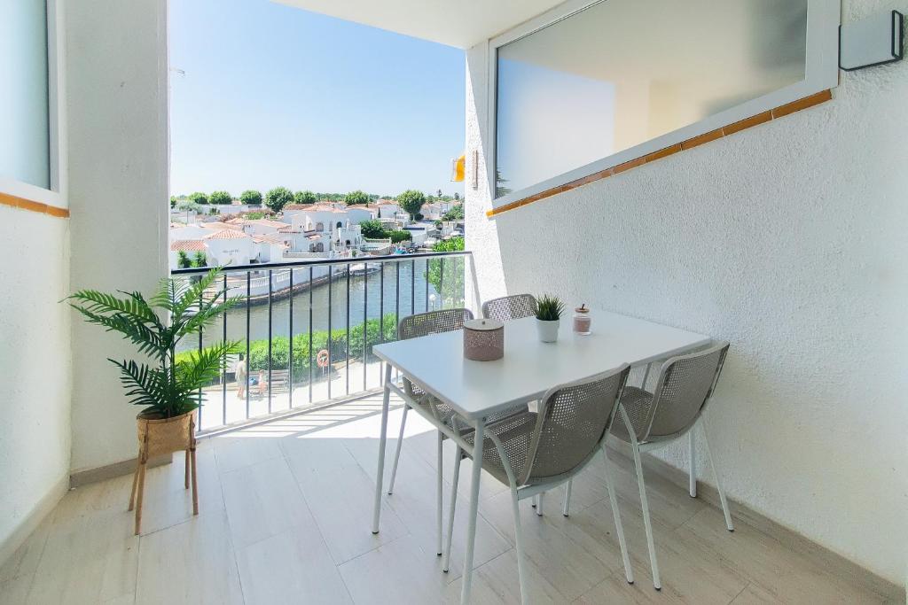WELCS APARTAMENTO 277 EMP con vistas al canal - 2