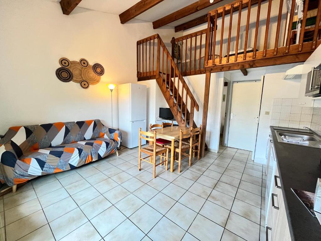 Jolie villa d'angle pour 5 couchages, clim sejour, terrasse, parking dans residence securisee piscine commune 400m de la mer LRJP16 - 3