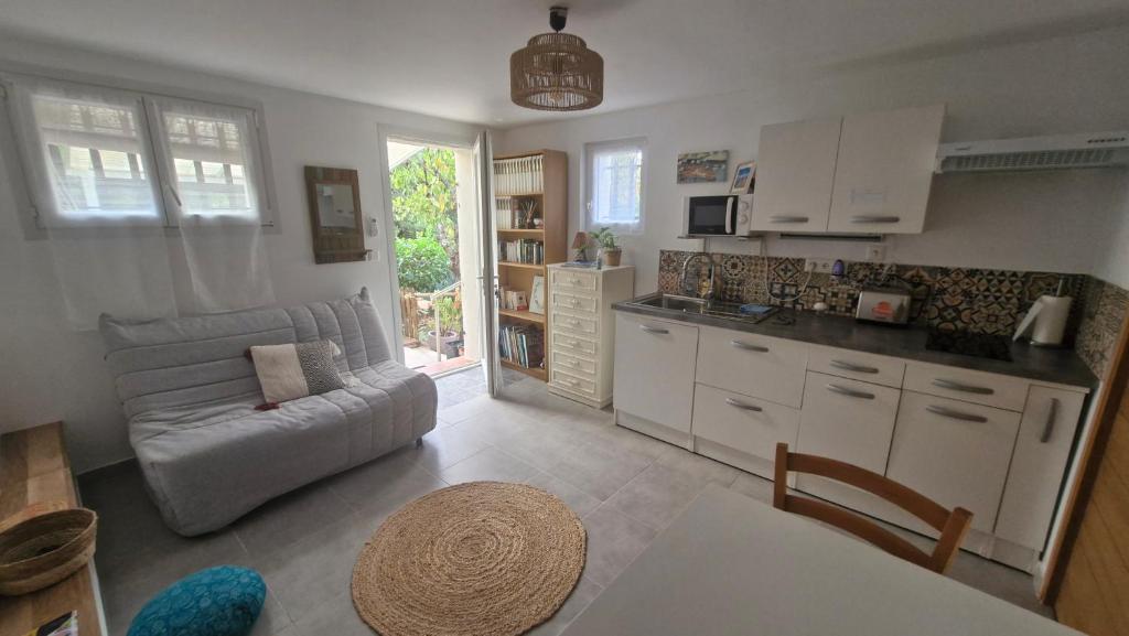 Studio calme avec jardinet, Fréjus