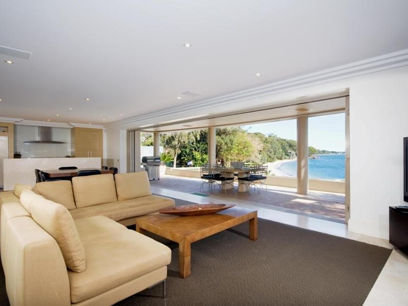 Luxury Two-Bedroom Apartment - Private Pool and Spa 201