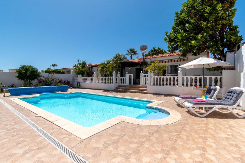 Beautiful and Spacious 4 Bedroom Villa - 1