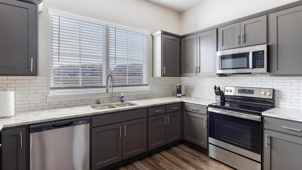 Landing at Stone Lake Townhomes - Weatherford, Weatherford