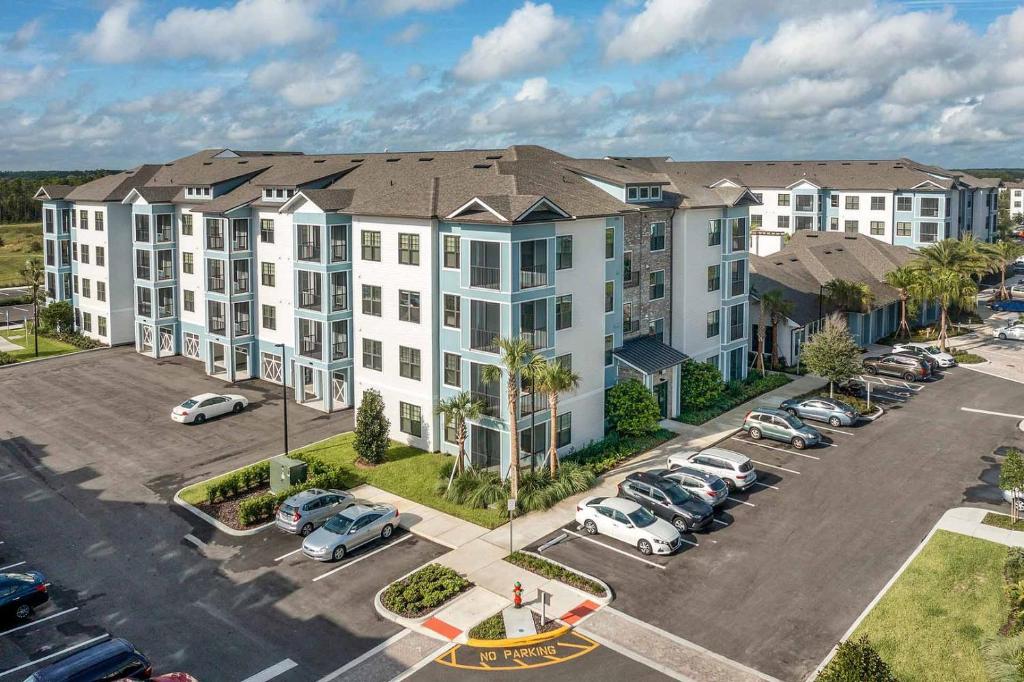 Landing at Vintage Horizon West - Four Corners, Orlando