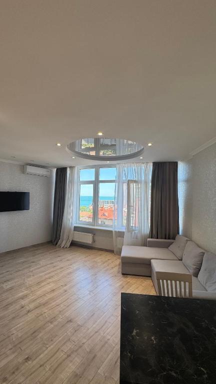 Pearl 44, Kamanina, Oděsa