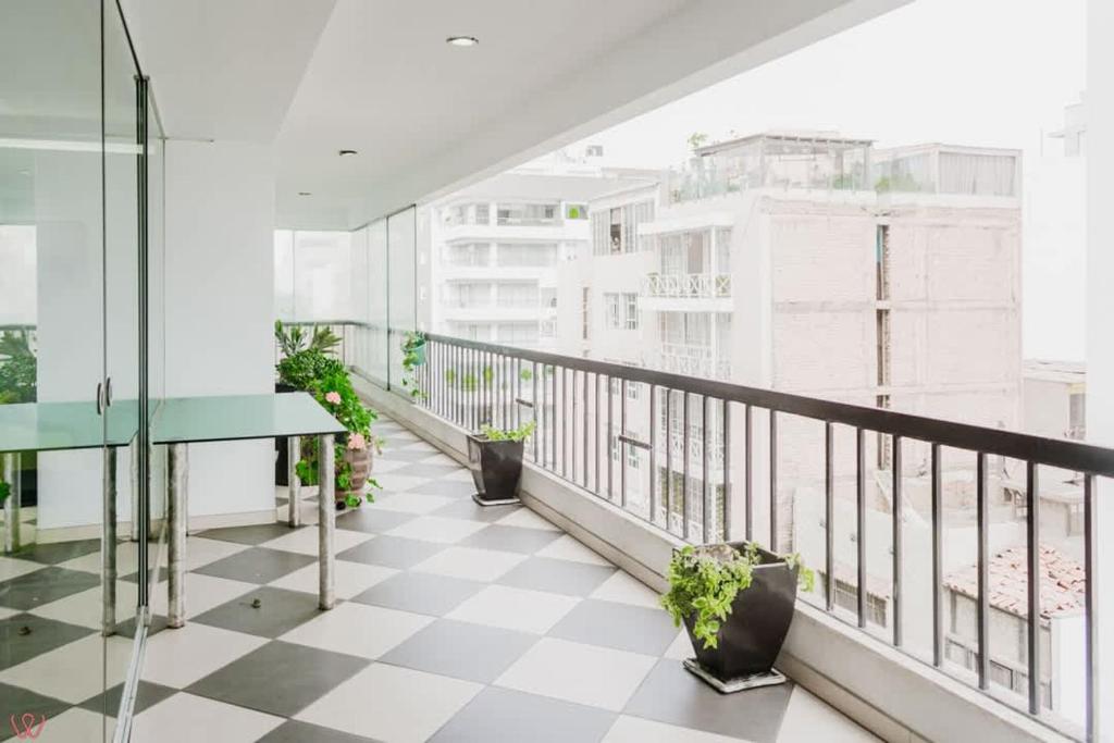 Elegant 2BR Scenic Balcony - 5