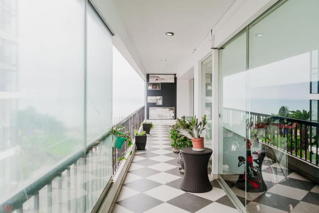 Elegant 2BR Scenic Balcony - 3