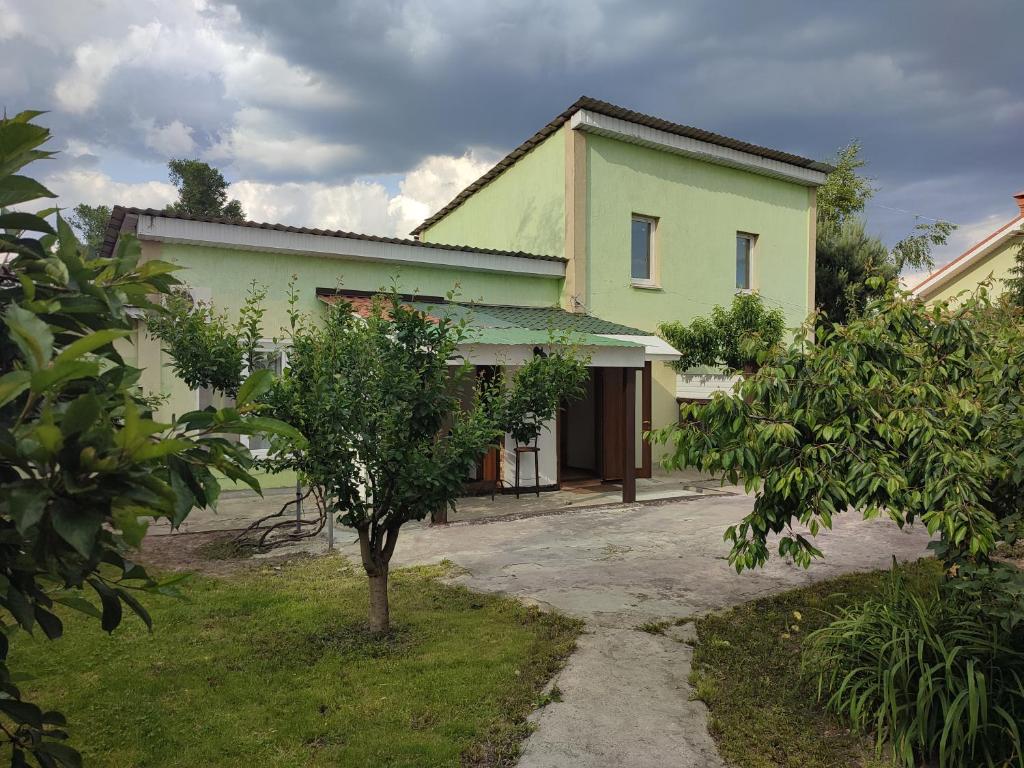 Pochayev Home, Rozhny