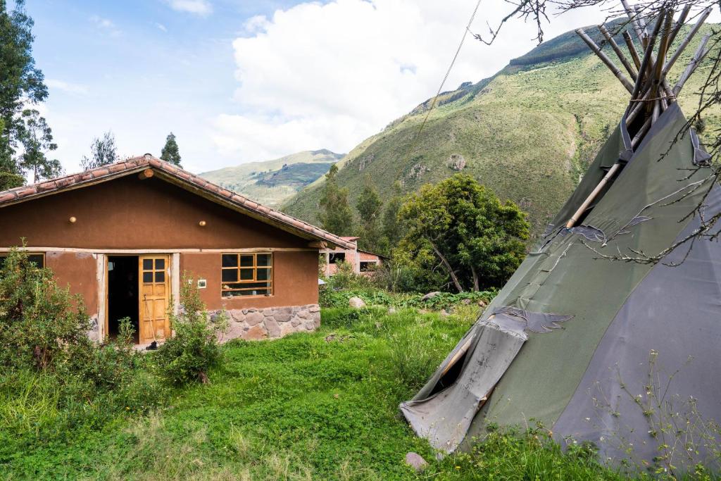 Cozy Casita in the Sacred Valley Breathtaking Waterfall and Mountains View - 1