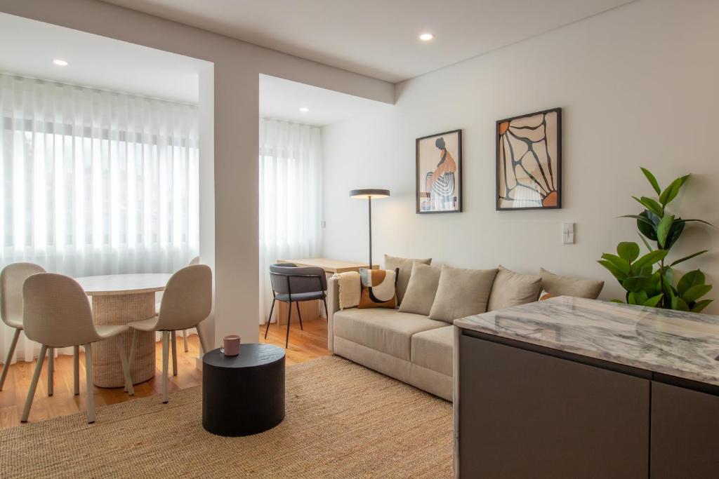Stylish & Cozy 1BR with AC by LovelyStay, Porto
