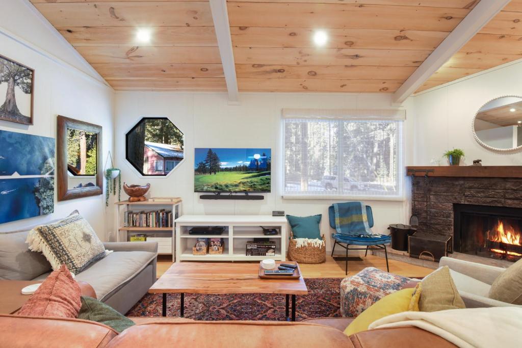 Pino Point Steps to Tahoe Beaches, Tahoe Vista