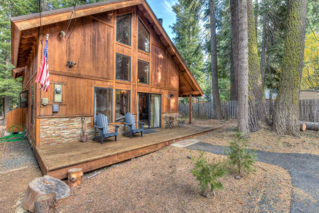 Relax at Rustic Tahoe Charm - Minutes to Lake, Tahoma