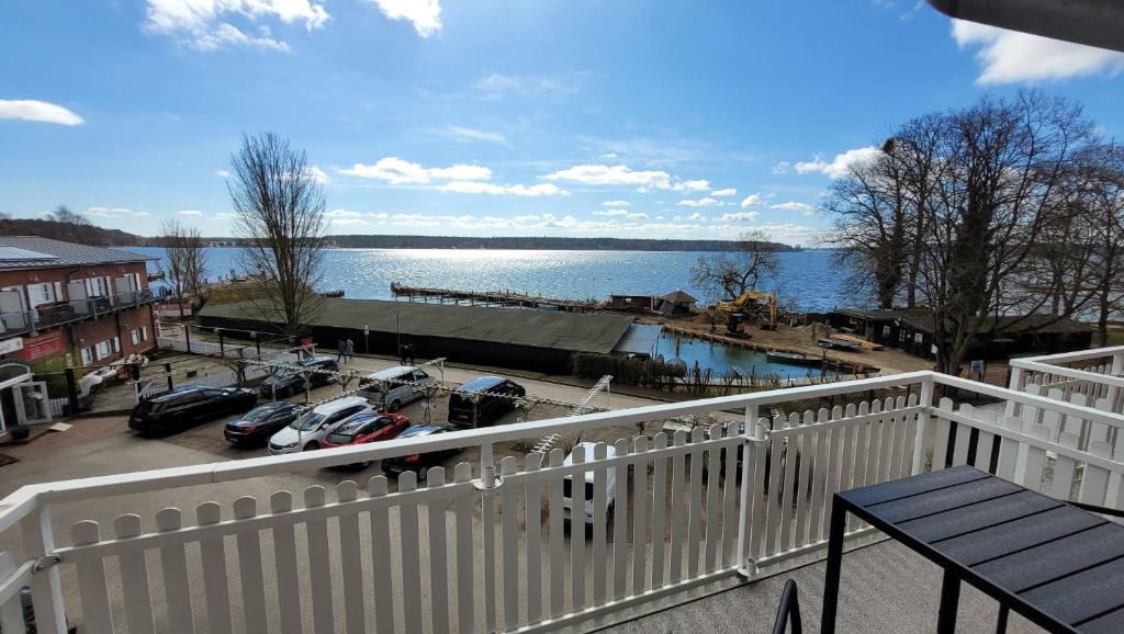 Kietzspeicher App 18, Waren