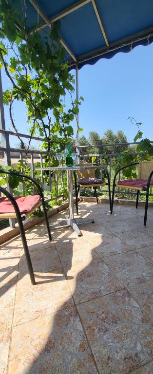 UGS Apartment, Sutomore