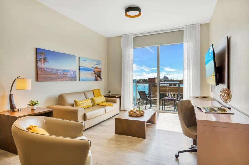 Ocean View - Balcony - Hollywood Beach Broad-walk, Hollywood