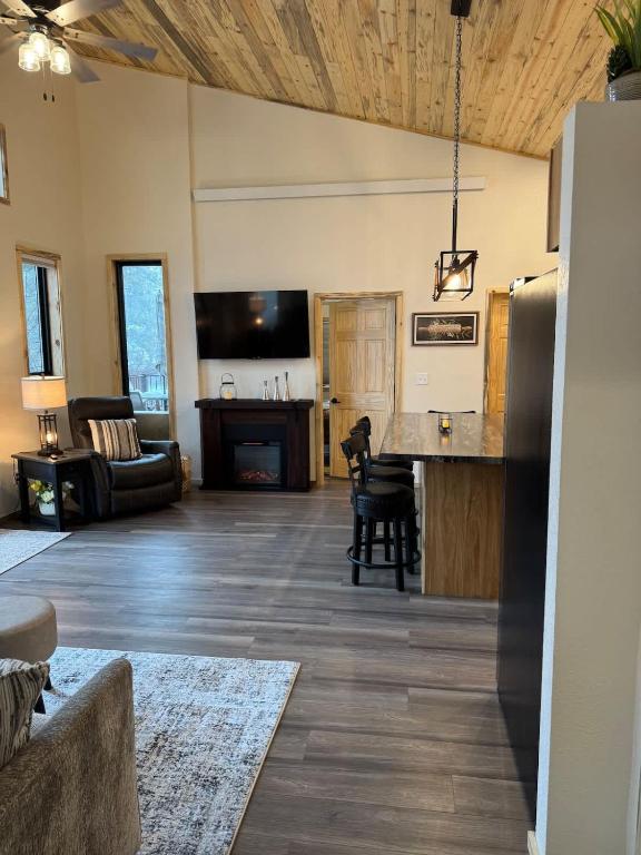 The Bonnie View, Keystone