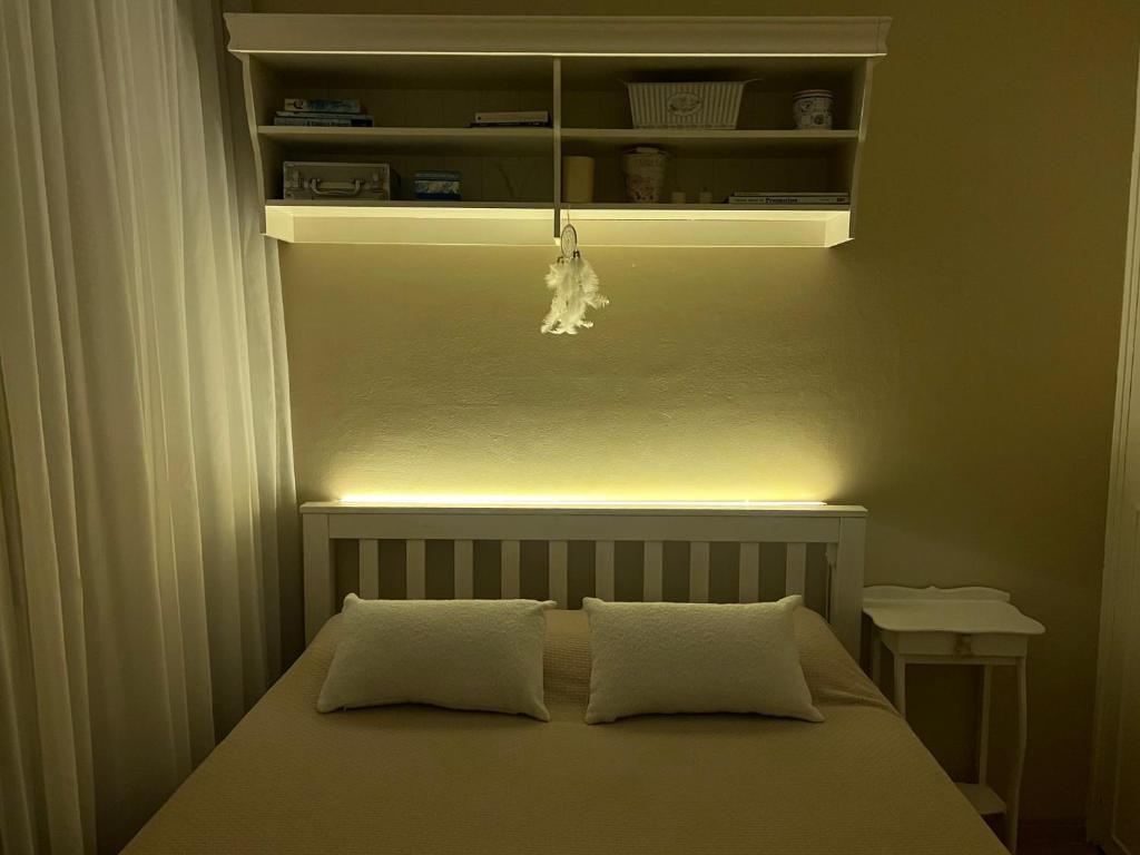 Apt shared with hostess close to the ocean!, Rio de Janeiro