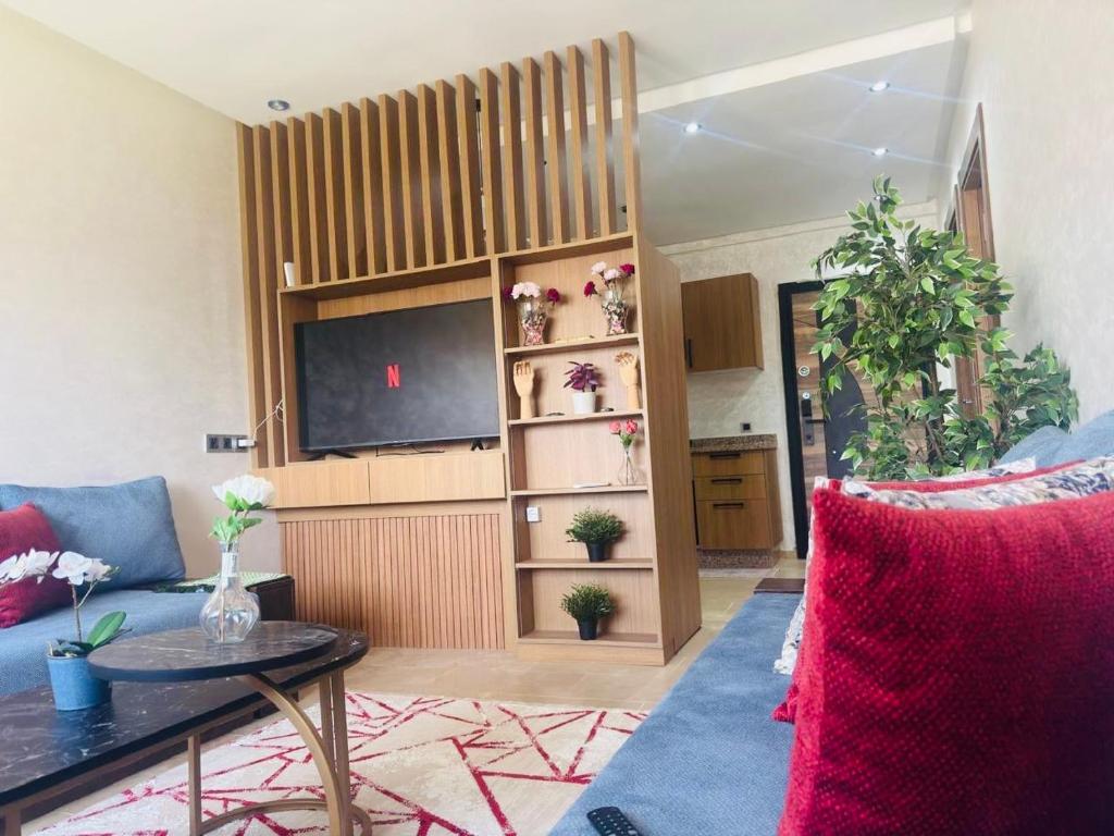 Bel appartement avec vue piscine, jardin & mer, Mohammedia