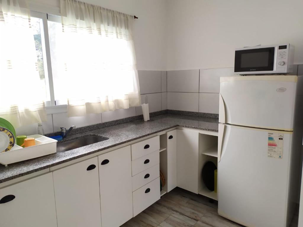 AIRES DE MIRAMAR - Casa BELEN- Moderna con jardín, en barrio Las Lomas de Miramar - 5