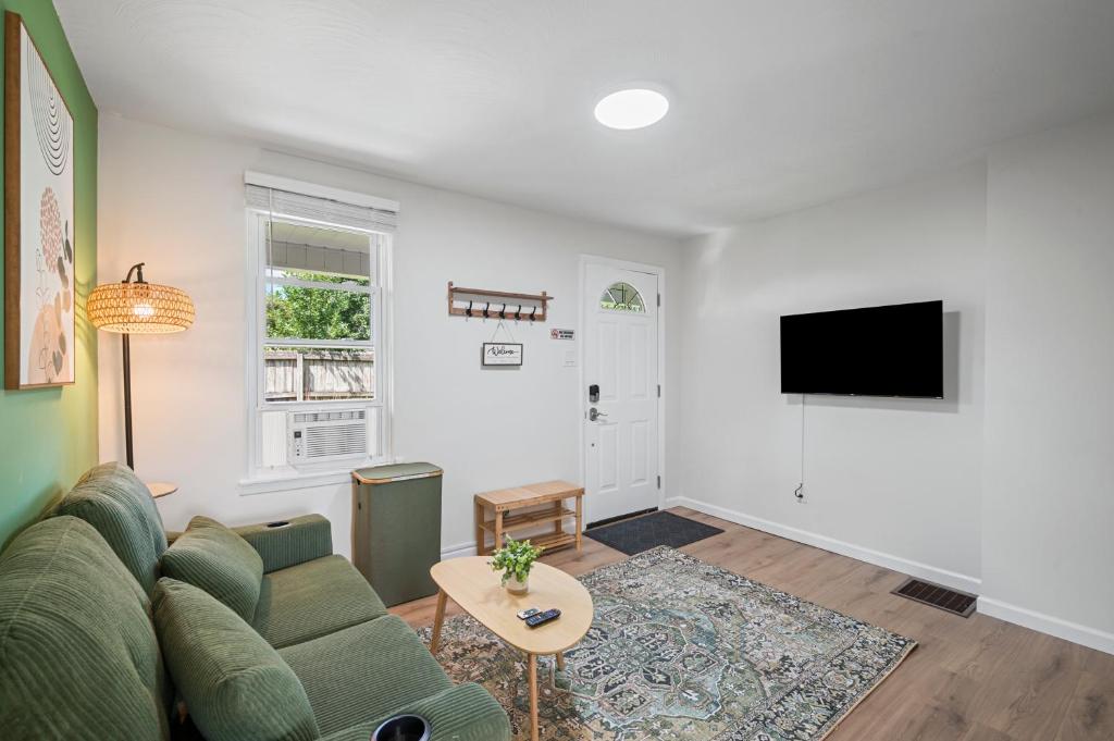 Cozy & Modern 1 Bdr Apt Natrona, Natrona Heights