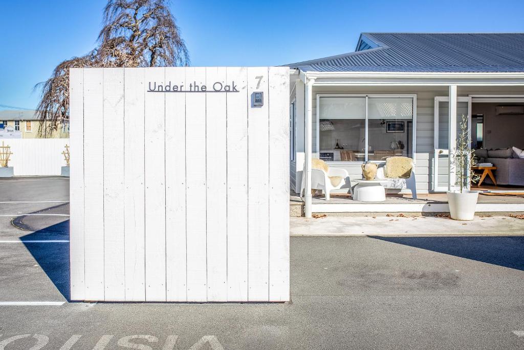 Under the Oak, Greytown