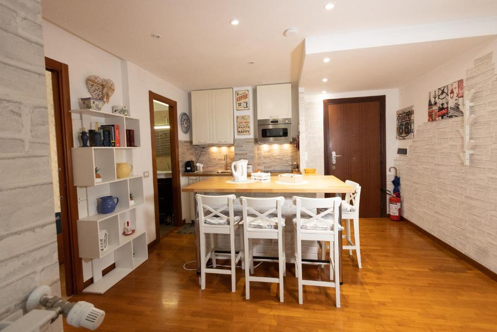 Appartamento di 70 m² con 2 camera(e) e 1 bagno(i) privato(i) in zona Colosseo e Foro Romano (Marci's Home)