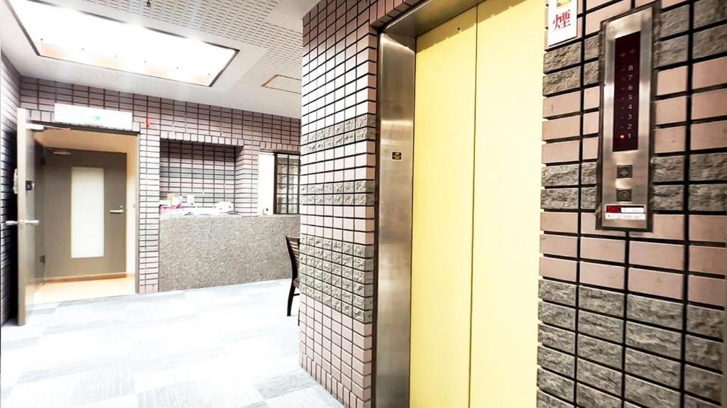 心斎橋難波関空直通Ambers 3323, Ósaka